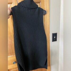 H&M chunky knit sleeveless turtle neck sweater